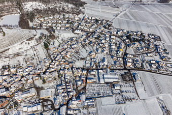 Winterluftbild im Schnee im Ortsteil SaintMartin in Sankt Martin im Bundesland Rheinland-Pfalz, Deutschland