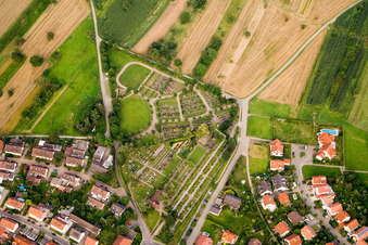 Luftbild von Langensteinbach, Friedhof in Karlsbad im Bundesland Baden-Württemberg, Deutschland