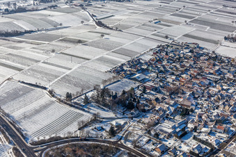 Winterluftbild im Schnee in Walsheim im Bundesland Rheinland-Pfalz, Deutschland