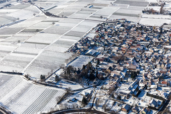 Winterluftbild im Schnee in Walsheim im Bundesland Rheinland-Pfalz, Deutschland