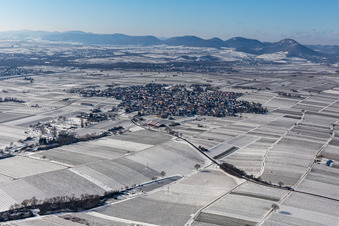 Winterluftbild im Schnee im Ortsteil Nußdorf in Landau in der Pfalz im Bundesland Rheinland-Pfalz, Deutschland