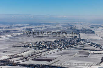 Winterluftbild im Schnee in Essingen im Bundesland Rheinland-Pfalz, Deutschland
