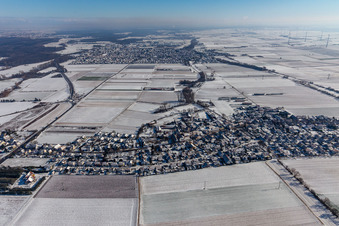 Winterluftbild im Schnee im Ortsteil Mörlheim in Landau in der Pfalz im Bundesland Rheinland-Pfalz, Deutschland