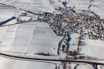 Winterluftbild im Schnee in Impflingen im Bundesland Rheinland-Pfalz, Deutschland