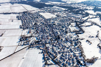 Winterluftbild im Schnee in Rohrbach im Bundesland Rheinland-Pfalz, Deutschland