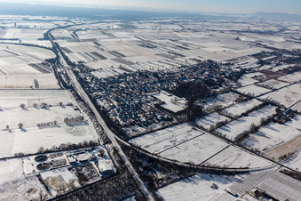 Winterluftbild im Schnee in Winden im Bundesland Rheinland-Pfalz, Deutschland