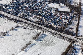 Winterluftbild im Schnee Im Rosengarten in Winden im Bundesland Rheinland-Pfalz, Deutschland