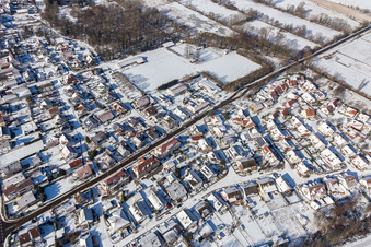 Winterluftbild im Schnee Steinweilerer Straße in Winden im Bundesland Rheinland-Pfalz, Deutschland