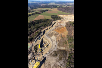 Steinbruch und Erddeponie des Georg Mast Schotterwerk in Sulz am Eck in Wildberg im Bundesland Baden-Württemberg, Deutschland
