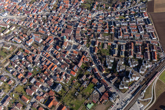 Ortsübersicht aus Südosten mit Petruskirche in Renningen im Bundesland Baden-Württemberg, Deutschland