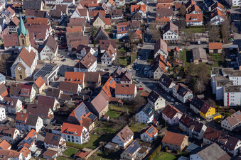 Luftbild von Petruskirche und Hauptstr in Renningen im Bundesland Baden-Württemberg, Deutschland