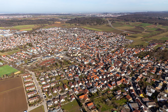 Luftbild von Ortsübersicht aus Südosten mit Petruskirche in Renningen im Bundesland Baden-Württemberg, Deutschland