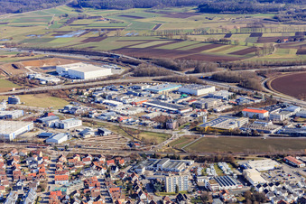 Industriegebiet jenseits der Bahnlinie mit  NORDFROST GmbH & Co. KG und  Reinke International GmbH & Co.KG in Gärtringen im Bundesland Baden-Württemberg, Deutschland