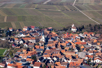 Protetantische Kirche im Ortsteil Wollmesheim in Landau in der Pfalz im Bundesland Rheinland-Pfalz, Deutschland