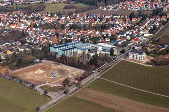 Luftbild von Wickert Maschinenbau und ehemalige Bäckerei Hofmeister an der Wollmesheimer Höhe in Landau in der Pfalz im Bundesland Rheinland-Pfalz, Deutschland