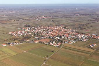 Ortsteil Nußdorf in Landau in der Pfalz im Bundesland Rheinland-Pfalz, Deutschland aus der Drohnenperspektive