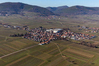 Schrägluftbild von Böchingen im Bundesland Rheinland-Pfalz, Deutschland