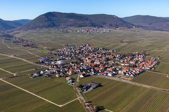 Schrägluftbild von Hainfeld im Bundesland Rheinland-Pfalz, Deutschland