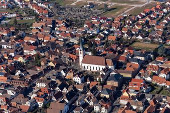 Kath. Kirche St Kosmas und Damian im Ortsteil Alsterweiler in Maikammer im Bundesland Rheinland-Pfalz, Deutschland