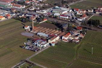 Autohaus Schreieck, Weingut Albert Götz in Kirrweiler im Bundesland Rheinland-Pfalz, Deutschland