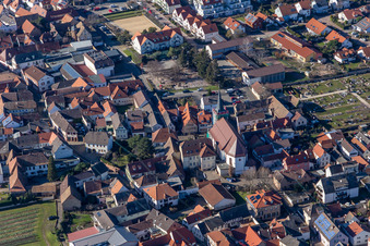 Kath. Kirche St Remigius im Ortsteil Diedesfeld in Neustadt an der Weinstraße im Bundesland Rheinland-Pfalz, Deutschland