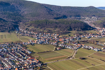 Ortsteil Hambach an der Weinstraße in Neustadt an der Weinstraße im Bundesland Rheinland-Pfalz, Deutschland aus der Luft