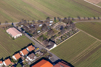 Caravan Stellplatz am Friedhof in Kallstadt im Bundesland Rheinland-Pfalz, Deutschland