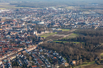 Luftbild von Schloßpark in Schwetzingen im Bundesland Baden-Württemberg, Deutschland