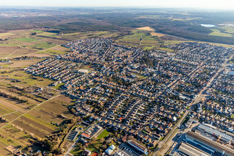 Luftaufnahme von Ortsansicht der Straßen und Häuser der Wohngebiete in Kirrlach in Waghäusel im Bundesland Baden-Württemberg, Deutschland