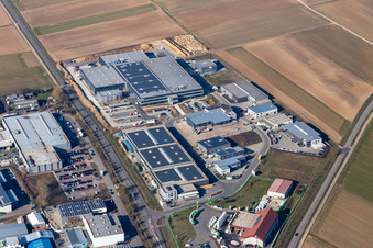 Gewerbepark West II mit Ampco Pumps GmbH, msystems IT-Solutions GmbH, Hellmann Grosshandel, Martin Dradrach Verpackungen, BioMyCel UG und heo GmbH – Campus in Herxheim bei Landau im Bundesland Rheinland-Pfalz, Deutschland