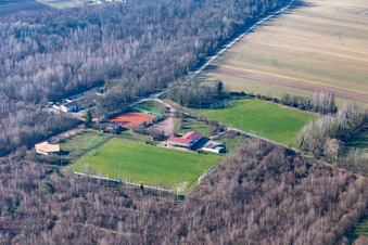 Tennis- und Fussballplatz, Grillhütte Waldschlösschen in Steinweiler im Bundesland Rheinland-Pfalz, Deutschland