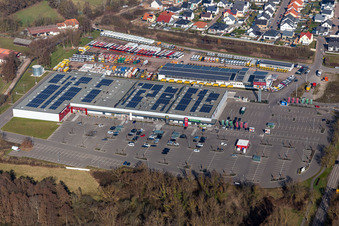 Gewerbegebiet Süd mit Engel & Engel GmbH DHL-Parcel-Transporter seller, Südpfalz Center, Wasgau Frischemarkt Rohrbach und MODEPARK RÖTHER in Rohrbach im Bundesland Rheinland-Pfalz, Deutschland