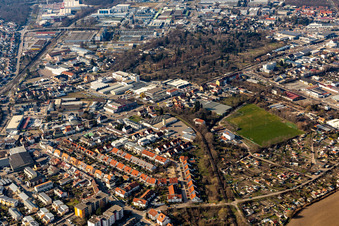 Friedhof im Ortsteil Burgfeld in Speyer im Bundesland Rheinland-Pfalz, Deutschland von oben
