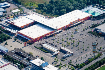 Luftaufnahme von Hornbach Baumarkt im Industriegebiet Bruchwiesenstr in Bornheim im Bundesland Rheinland-Pfalz, Deutschland