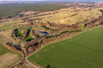 Schrägluftbild von Golf-Club Pfalz im Ortsteil Geinsheim in Neustadt an der Weinstraße im Bundesland Rheinland-Pfalz, Deutschland