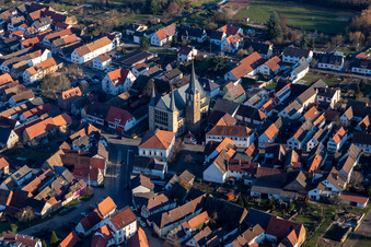 Stadtzentrum im Innenstadtbereich in Geinsheim in Neustadt an der Weinstraße im Bundesland Rheinland-Pfalz, Deutschland