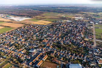 Luftbild von Ortsansicht am Rande von landwirtschaftlichen Feldern und Nutzflächen in Zeiskam im Bundesland Rheinland-Pfalz, Deutschland