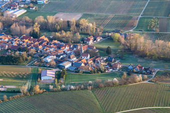 Klingbachtalstr im Ortsteil Klingen in Heuchelheim-Klingen im Bundesland Rheinland-Pfalz, Deutschland