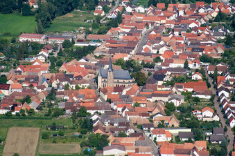 Dorf - Ansicht im Ortsteil Geinsheim in Neustadt an der Weinstraße im Bundesland Rheinland-Pfalz, Deutschland