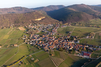 Frankweiler im Bundesland Rheinland-Pfalz, Deutschland aus der Luft