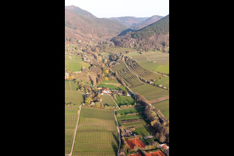 Modenbachtal in Burrweiler im Bundesland Rheinland-Pfalz, Deutschland