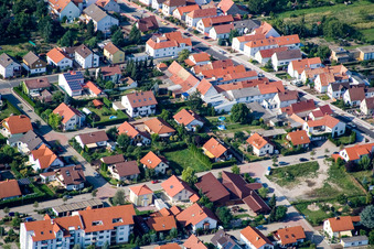Rennbahnstraße x Albert-Einstein-Straße in Haßloch im Bundesland Rheinland-Pfalz, Deutschland