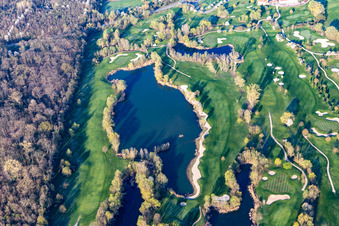 Blühende Bäume im Frühjahr auf der Golfanlage Landgut Dreihof - GOLF absolute in Essingen im Bundesland Rheinland-Pfalz, Deutschland aus der Luft