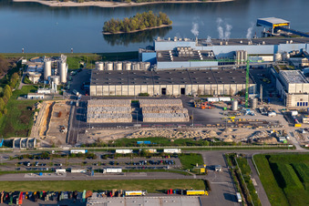 Neubau des Gas- Wasserstoff- Kraftwerks der Papierfabrik Palm GmbH & Co. KG im Ortsteil Industriegebiet Wörth-Oberwald in Wörth am Rhein im Bundesland Rheinland-Pfalz, Deutschland aus der Drohnenperspektive