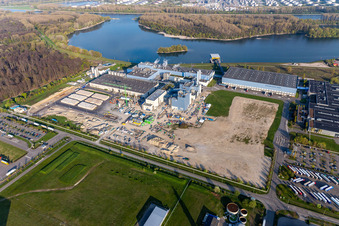 Luftaufnahme von Neubau des Gas- Wasserstoff- Kraftwerks der Papierfabrik Palm GmbH & Co. KG im Ortsteil Industriegebiet Wörth-Oberwald in Wörth am Rhein im Bundesland Rheinland-Pfalz, Deutschland