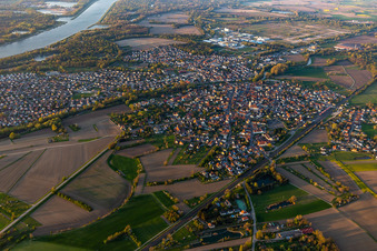 Ortsansicht der Straßen und Häuser der Wohngebiete in Drusenheim in Grand Est im Bundesland Bas-Rhin, Frankreich
