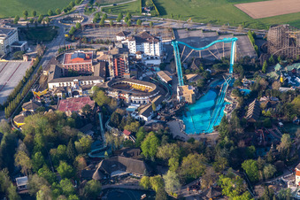 Wegen Corona-Lockdown geschlossene Achterbahn Atlantica Super Splash an der Spanischen Arena im Freizeitpark Europa-Park in Rust im Bundesland Baden-Württemberg, Deutschland