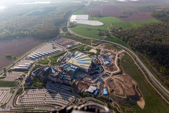 Baustelle des Wasserpark "Rulantica" und Museumshotel Kronasar auf dem Gelände des wegen Corona geschlossenen Freizeitpark " Europapark " in Rust im Bundesland Baden-Württemberg, Deutschland