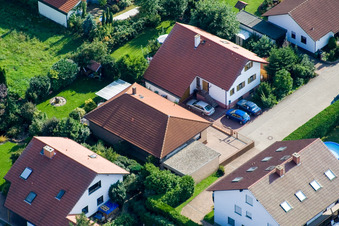 Schrägluftbild von Fritz-Haber-Straße in Haßloch im Bundesland Rheinland-Pfalz, Deutschland