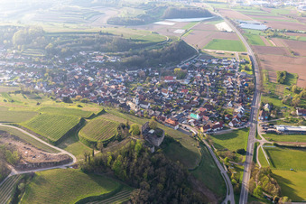 Luftaufnahme von Burg Lichteneck im Ortsteil Hecklingen in Kenzingen im Bundesland Baden-Württemberg, Deutschland